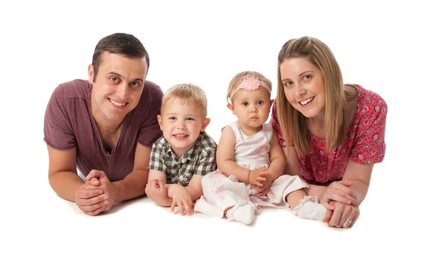 Image 5: Family Photoshoot With Prints