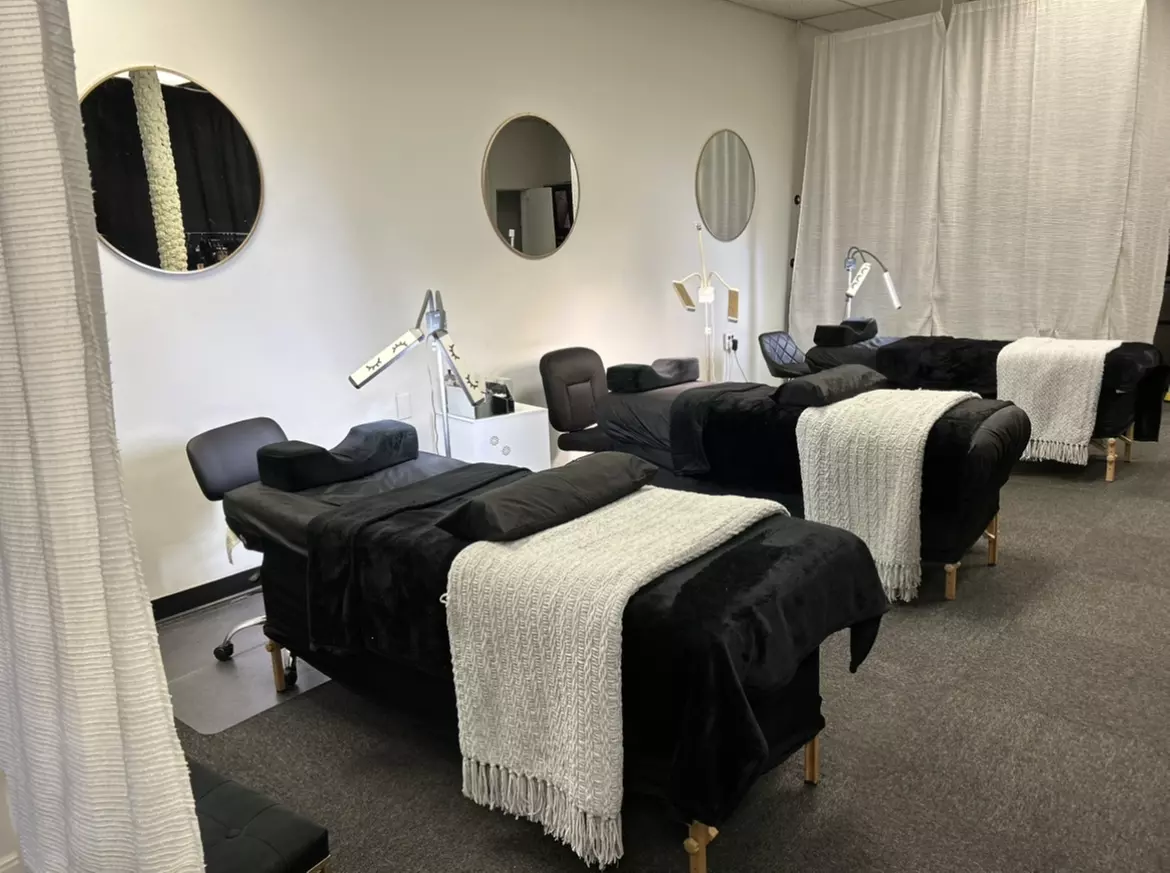 Experience a Sun-kissed Glow with Airbrush Spray Tanning Sessions