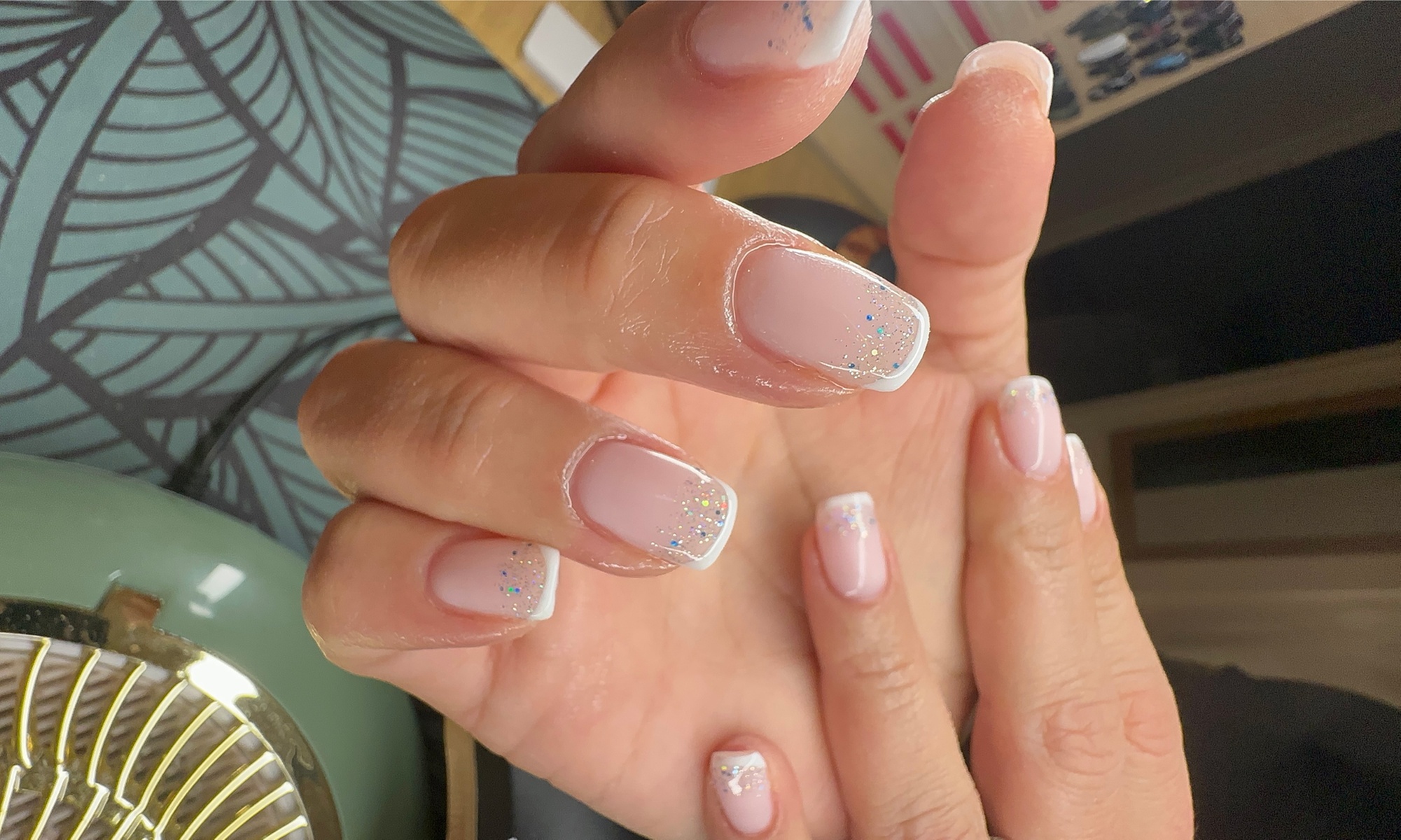 Beauté des mains russe et semi-permanent