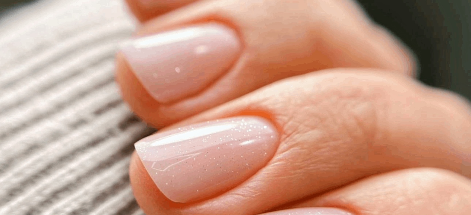 Mise en beauté des mains ou des pieds avec vernis semi-permanent