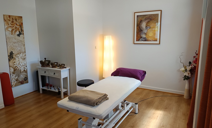 Image 4: Modelage Shiatsu ou réflexologie avec une experte