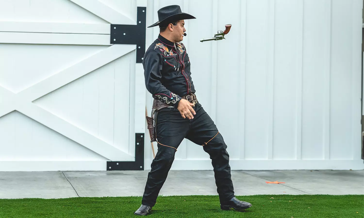 Chuckwagon Breakfast Show with Cowboy Specialty Acts & Country Tunes!