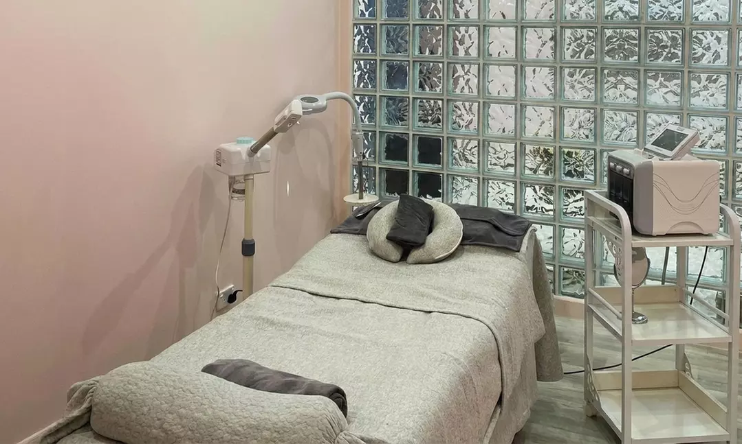 Premium Facial & Massage packages (Up To 66% Off)