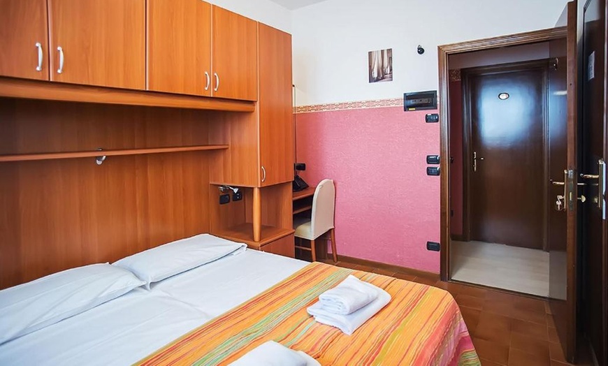 Image 6: Pozzolengo: camera Economy con mezza pensione per 2 persone