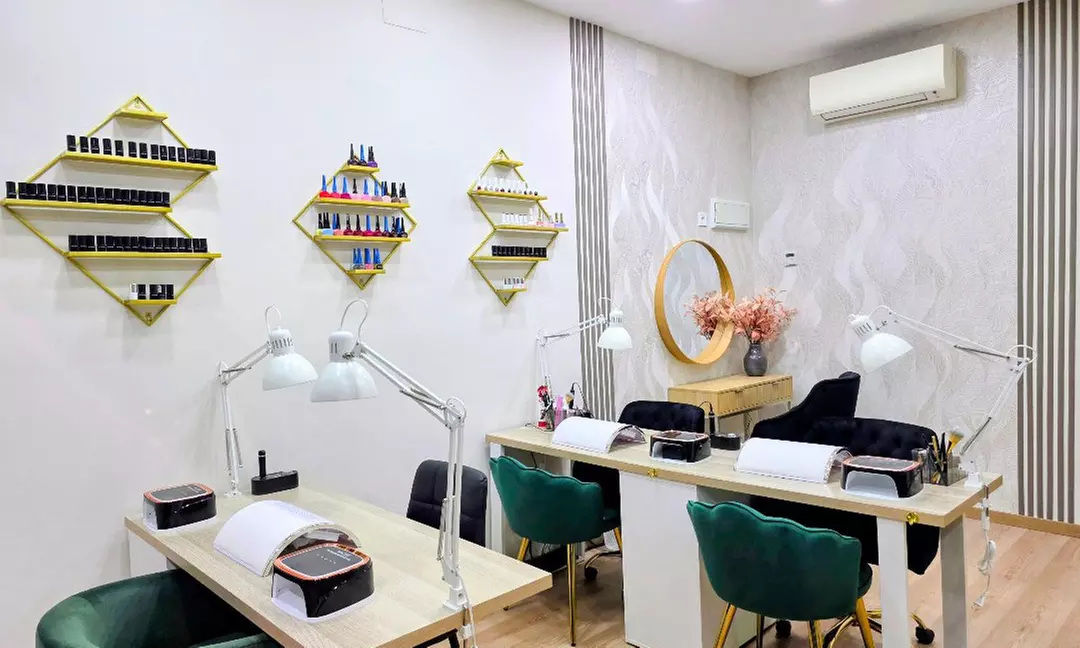 1 o 3 sesiones de manicura y/o pedicura express con semipermanente