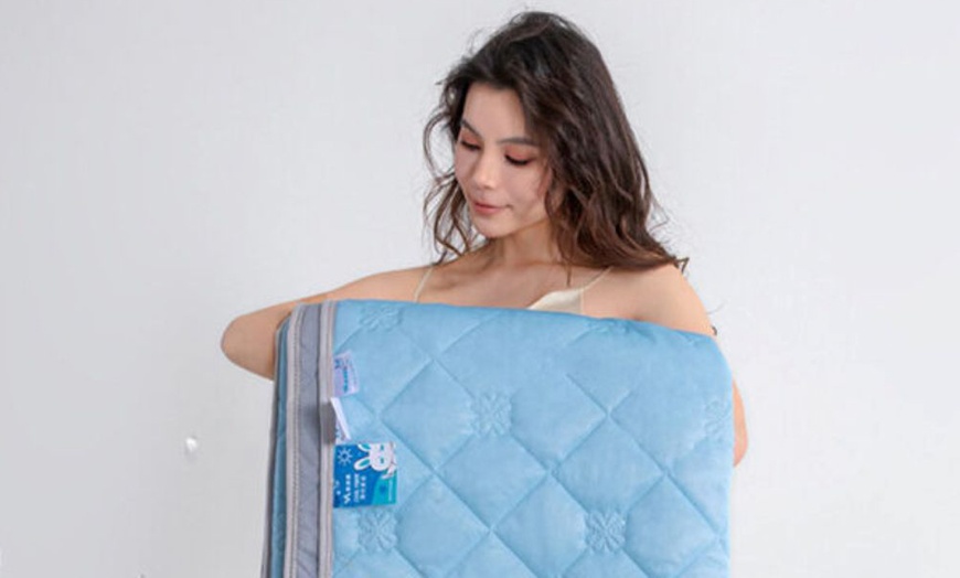 Image 13: Solid Colour-Design Printed Summer Cool Quilt