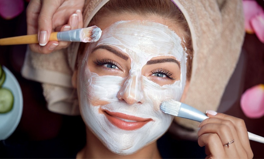 Image 2: Master Advanced Facial Techniques with Comprehensive / Diploma Courses