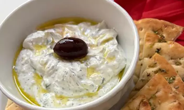 Degusta especialidades griegas: menú griego para 2 o 4 personas