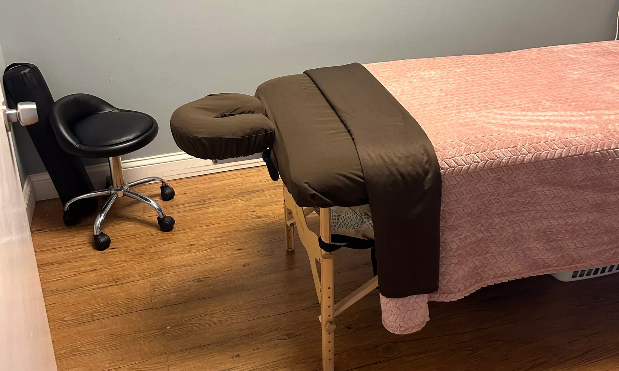 Get a 60 Minute Therapeutic, Swedish, or Hot Stone Massage