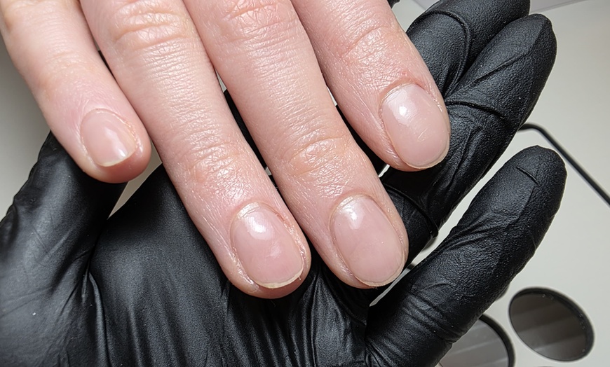 Image 3: Maniküre oder Pediküre opt. mit Spezialbehandlung für 1 Person