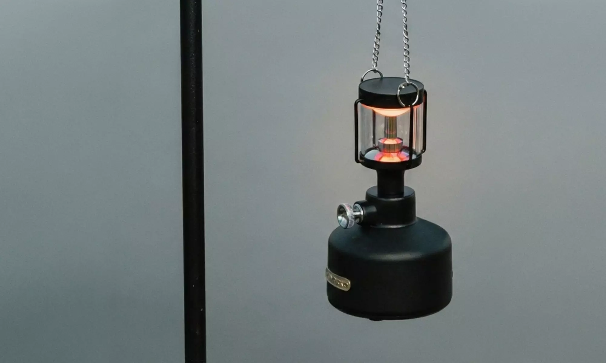 Draagbare vintage led-lantaarn met ingebouwde powerbank