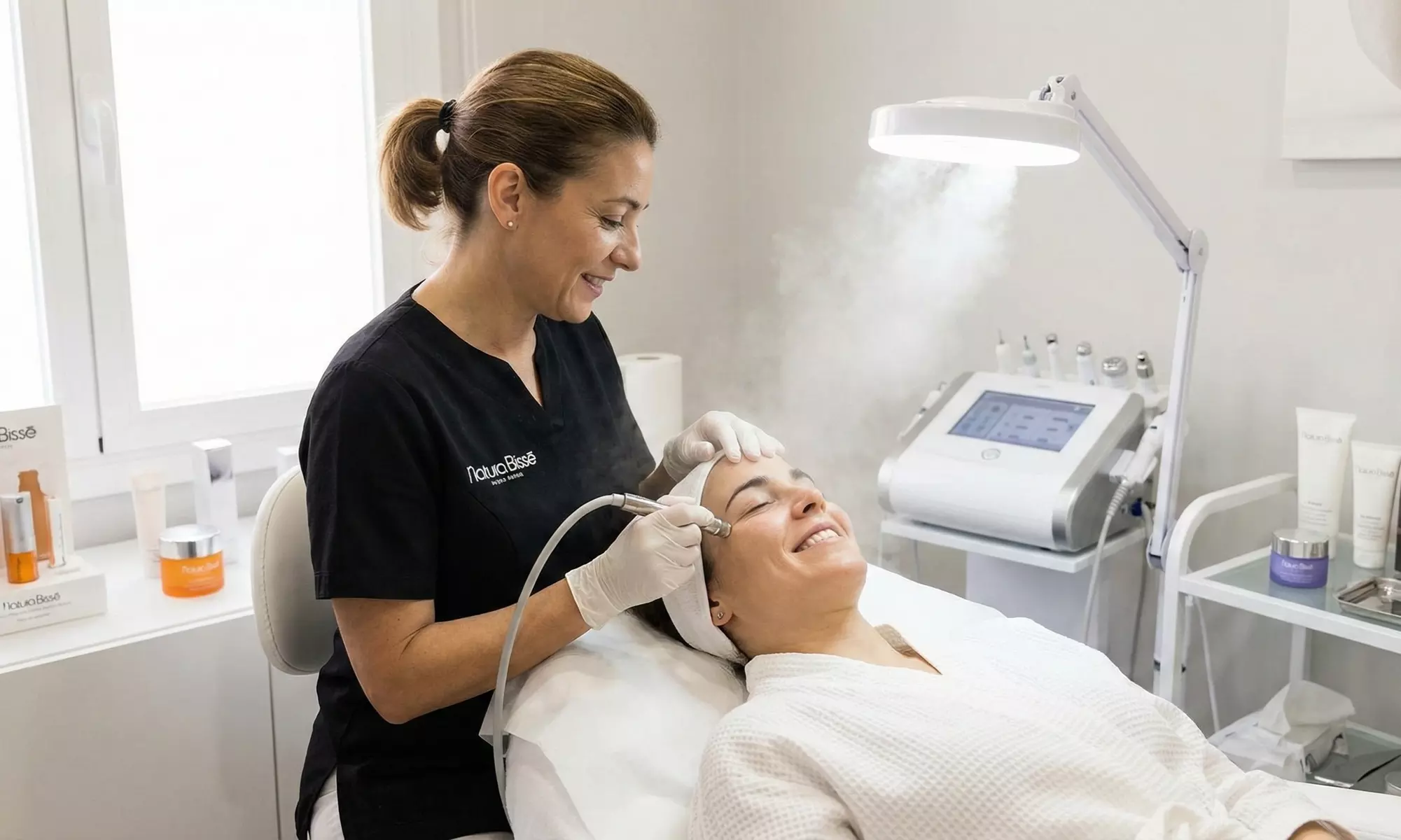 Un respiro para tu piel: limpieza facial profunda con aparatología a elegir para 1 persona, ahorra hasta un 59% - Primary Image