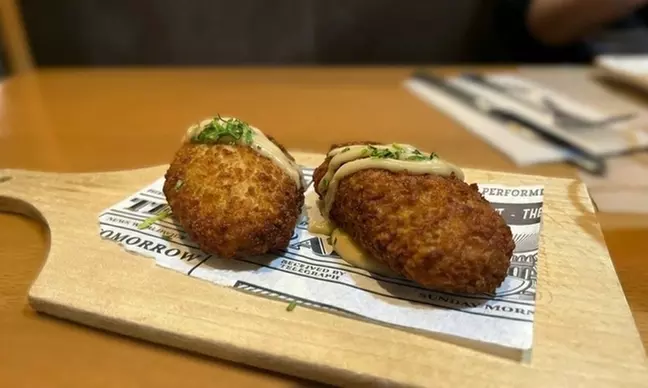 Menú para 2 o 4 con entrantes principales postres y bebidas