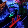 Image 1: Spiel, Spaß und 3D-Effekte: Schwarzlicht-Minigolf inkl. Ausrüstung