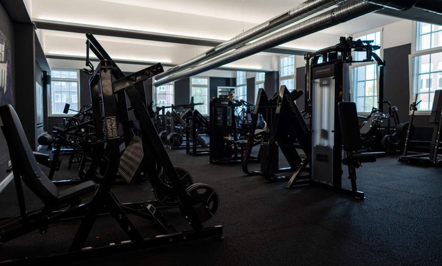 Image 10: Premium-Fitness im Invictus Gym inkl. Solarium & Getränke-Flatrate