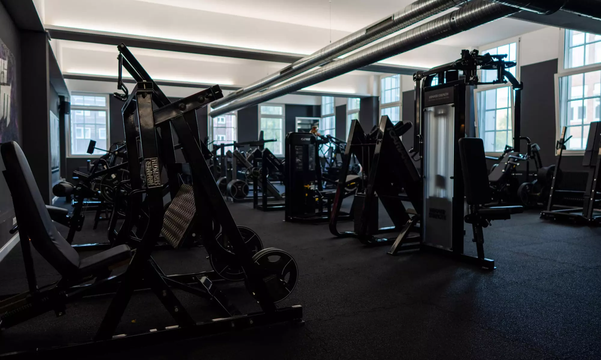 Premium-Fitness im Invictus Gym inkl. Solarium & Getränke-Flatrate