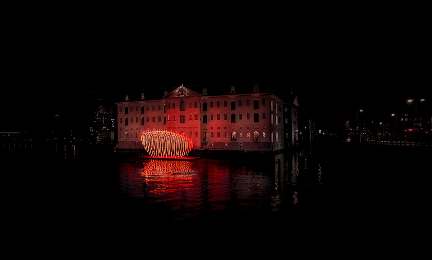 Image 5: Amsterdam Light Festival vanaf het water in een elektrische salonboot