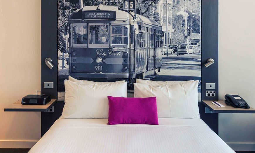 Image 2: Melbourne: 1- or 2-Night 4* CBD Stay w/ Breakfast