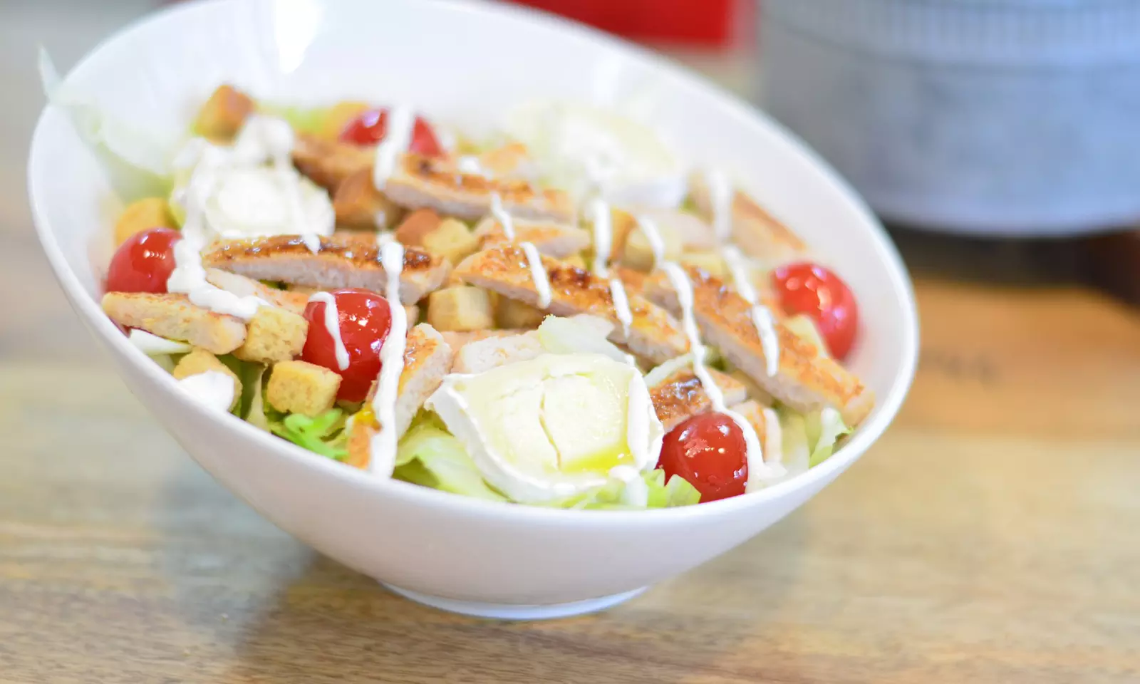 Brunch para 2 o 4 con bocatín, ensalada gourmet, café, postre y bebida