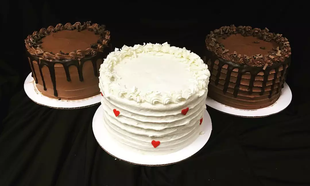 $25 for Eight-Inch "Grab & Go" Cake at Twisted Sisters Cupcakes ($40 Value) - Primary Image