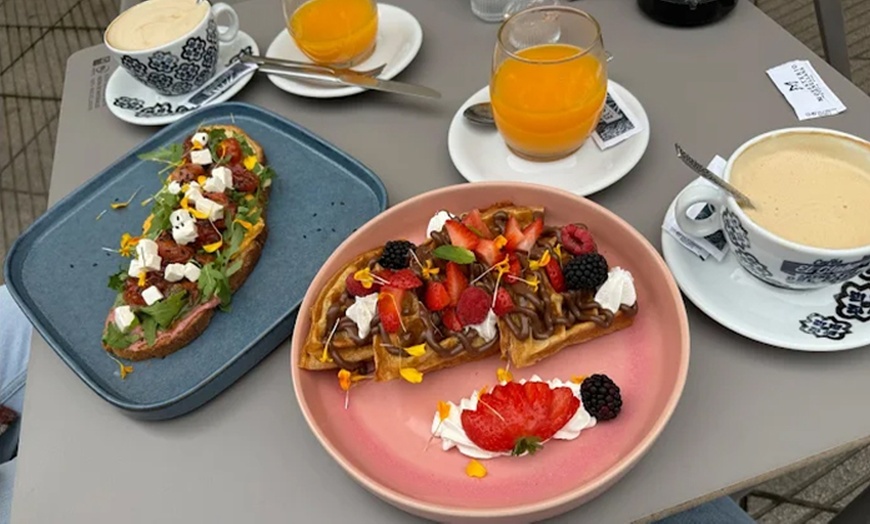 Image 15: Menú internacional para 2 personas con entrante, postre y bebida