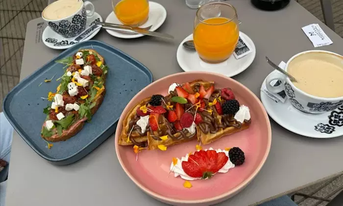 Menú internacional para 2 personas con entrante, postre y bebida