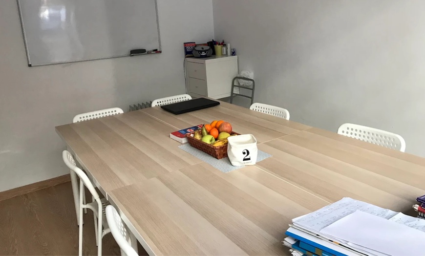 Image 3: Hasta 1 año de clases de inglés (cualquier nivel) o refuerzo escolar