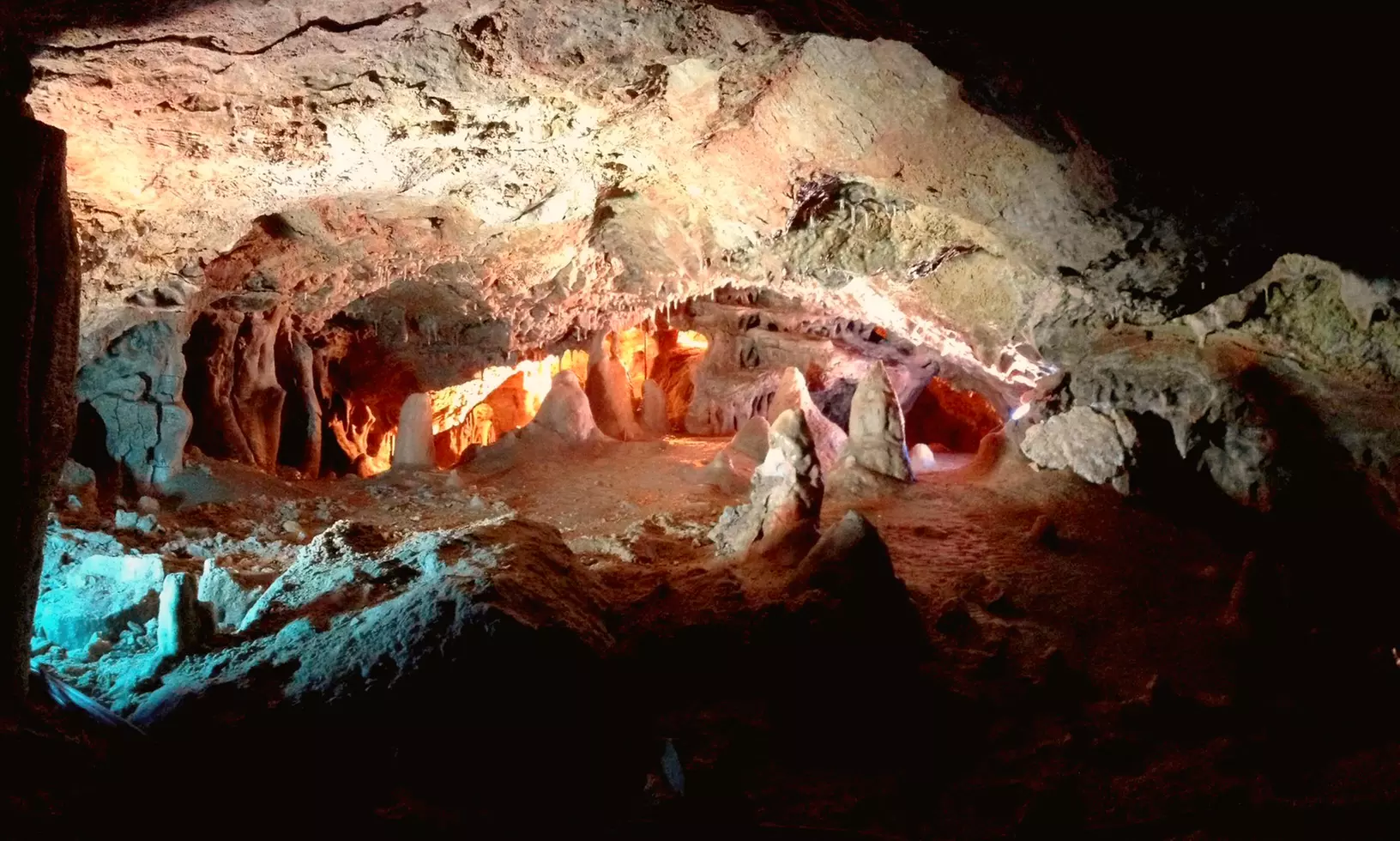 Aventura diferente: entrada a las Cuevas De Genova para niño y adulto