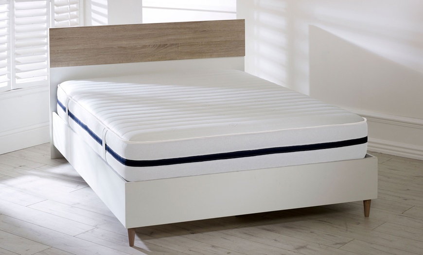Image 9: Skylark 9-Inch-Deep All Foam Mattress