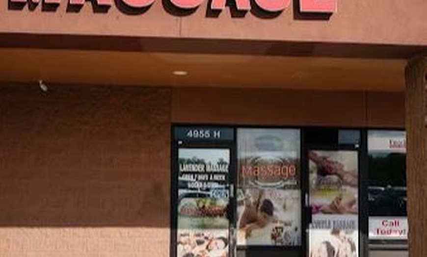 Image 8: Couples 60-Minute Swedish or Deep Tissue Massage with Hot-Stone & More