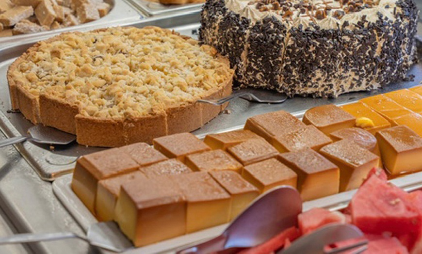 Image 9: Buffet libre para 2 o 4 válido entre semana o fin de semana y festivos