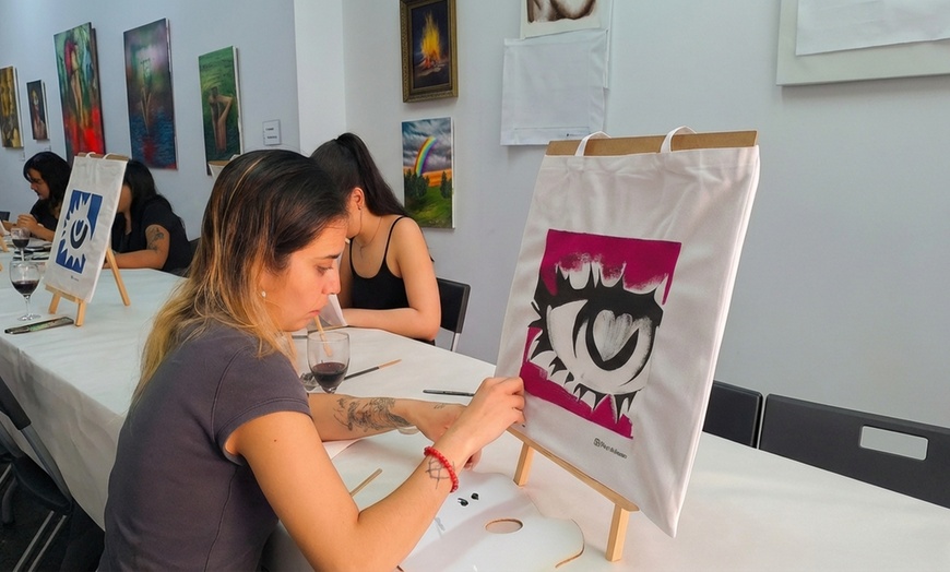 Image 6: Taller crea y pinta tu Tote Bag durante 2 horas con bebida incluida