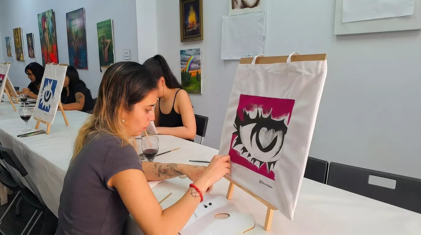 Taller crea y pinta tu Tote Bag durante 2 horas con bebida incluida