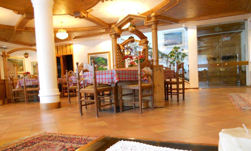 Image 4: Trentino: camera Comfort per 2 con colazione o mezza pensione