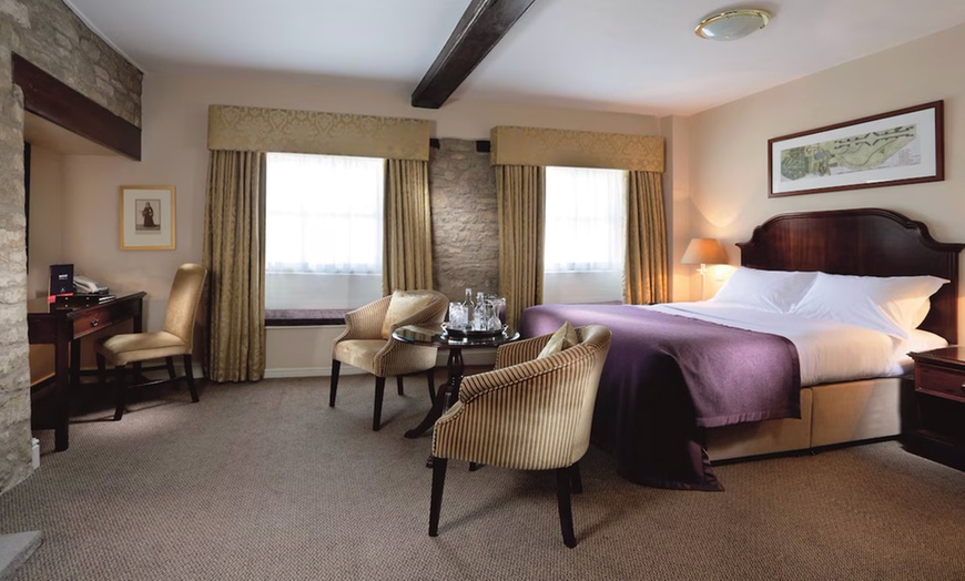 Image 10: Oxfordshire: Double Room with Breakfast
