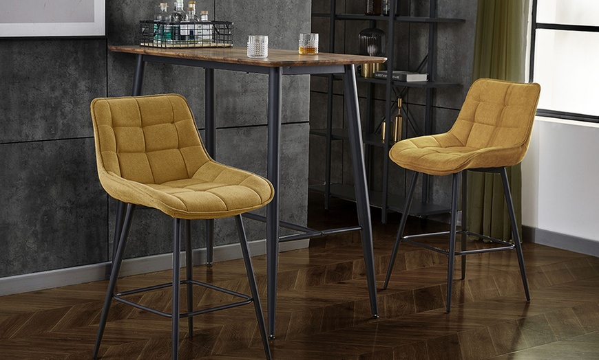 Image 10: Juego de 2 taburetes acolchados a cuadros, modelo Cliff, de Doosense