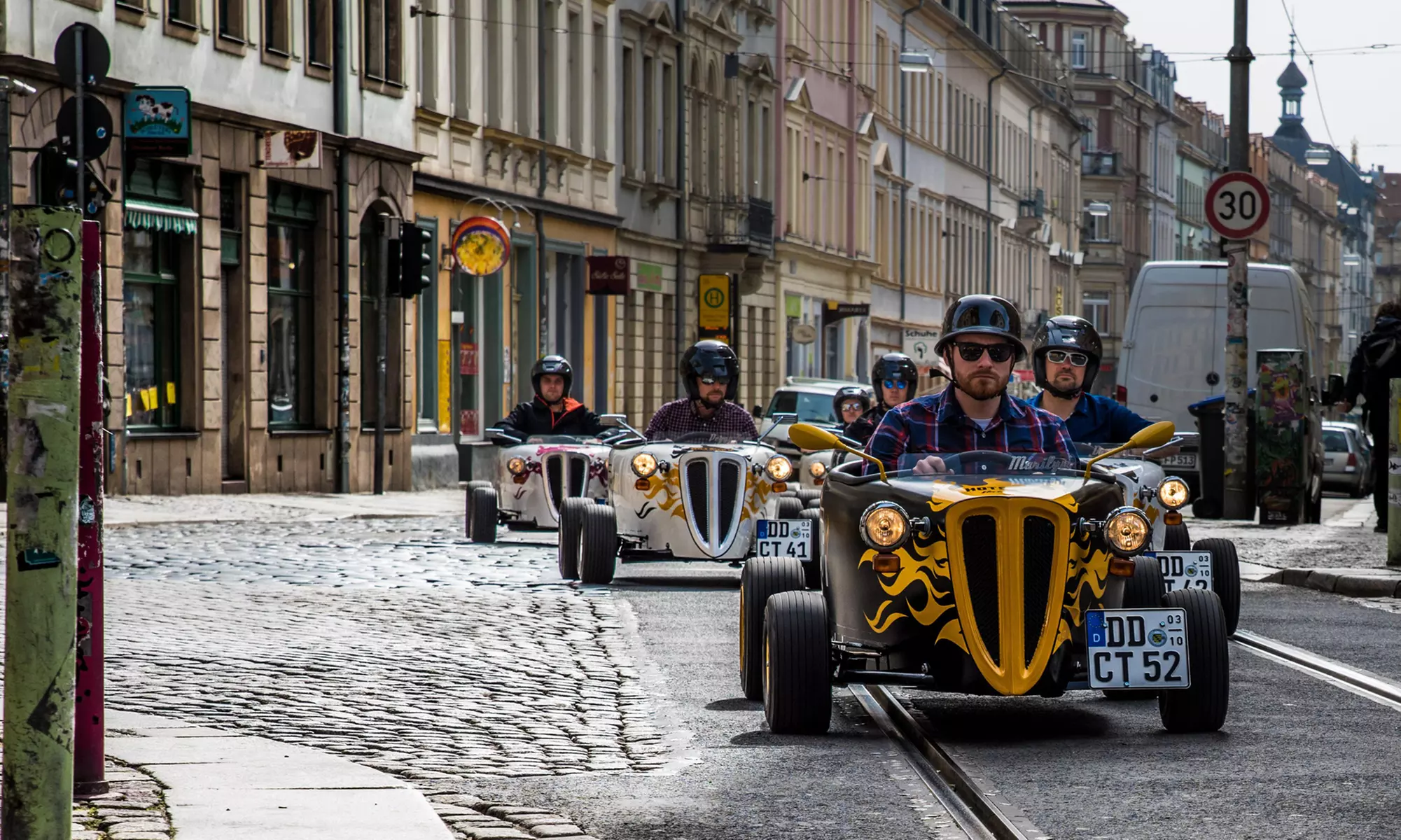 90 Min. HotRod-SURPRISE durch Dresden für 2 oder 4 Personen