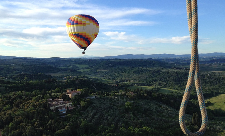 Image 7: Volo in mongolfiera in 6 regioni