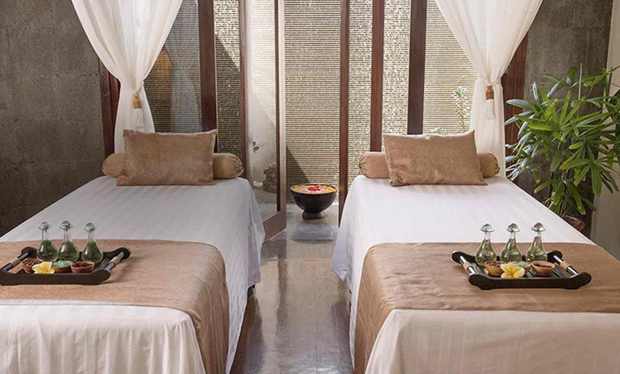 Image 3: Relax & Unwind w/ 30/60-Min Foot, Head, Body & Couples Spa Treatments