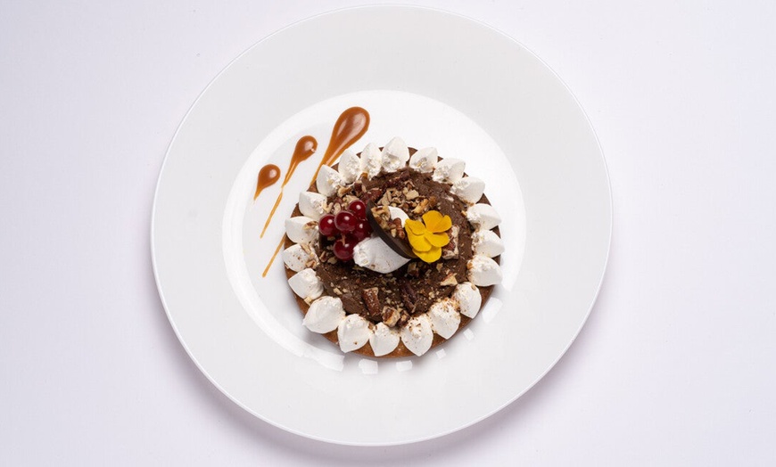 Image 16: Menu authentique en 4 services au restaurant Le Moulin de la Sambuc