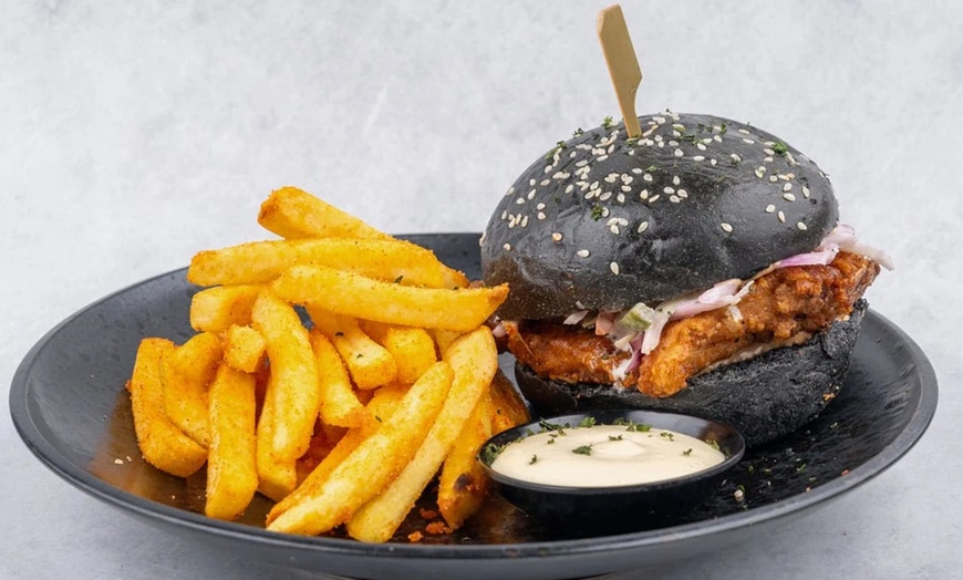 Image 6: $100 or $200 to Spend on Food & Drinks