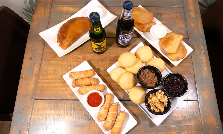 Image 7: Menú venezolano de arepas o parrillada a elegir para 2 o 4 personas