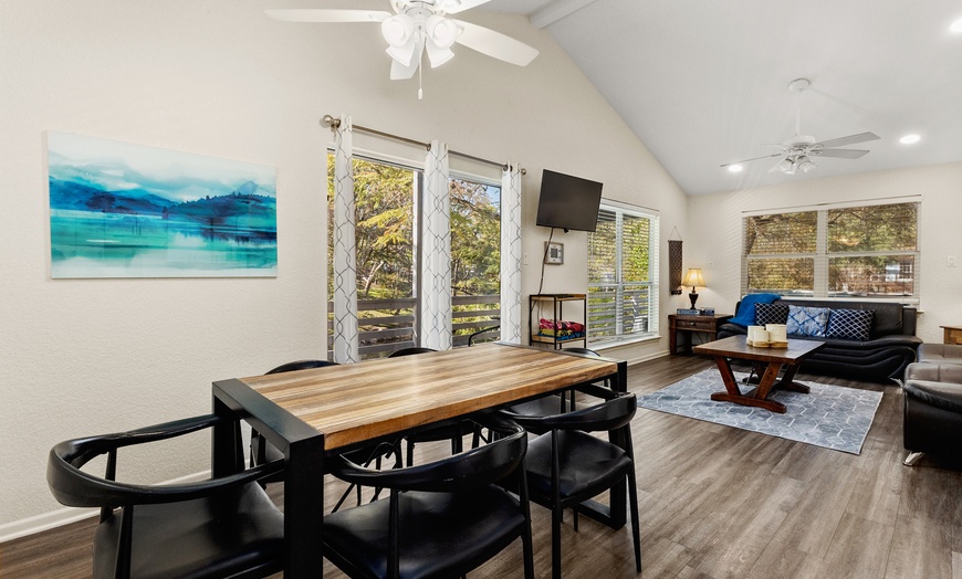Image 12: Private Homes with Guadalupe River Access