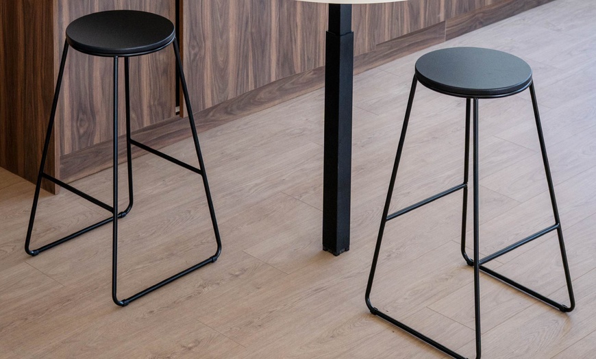 Image 4: Coppia di sgabelli in legno e metallo