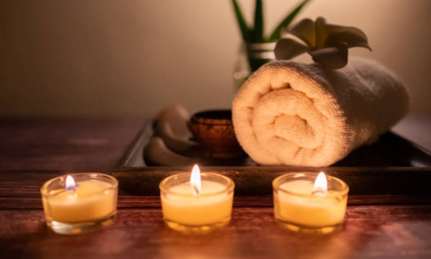 Image 10: Mima tu cuerpo con un masaje con duración y técnica a elegir para 1