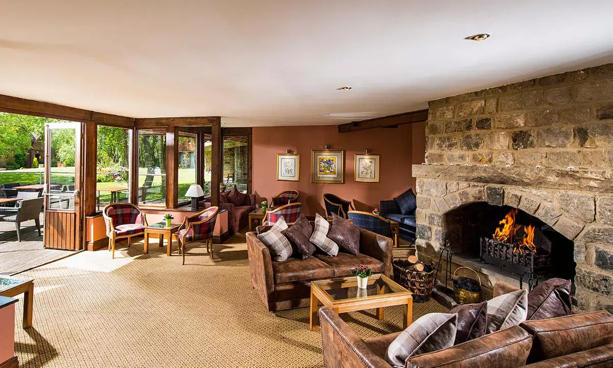 Savour Afternoon Tea with Optional Prosecco at The Lakeside Restaurant, Chevin Country Park Hotel—Up to 36%Off