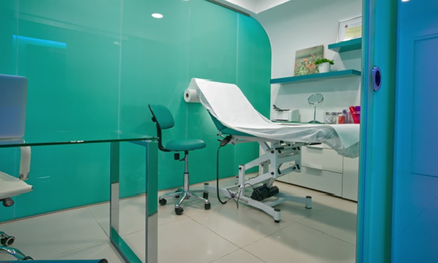 Image 2: Tratamiento láser para la eliminación de verrugas, lunares y punto