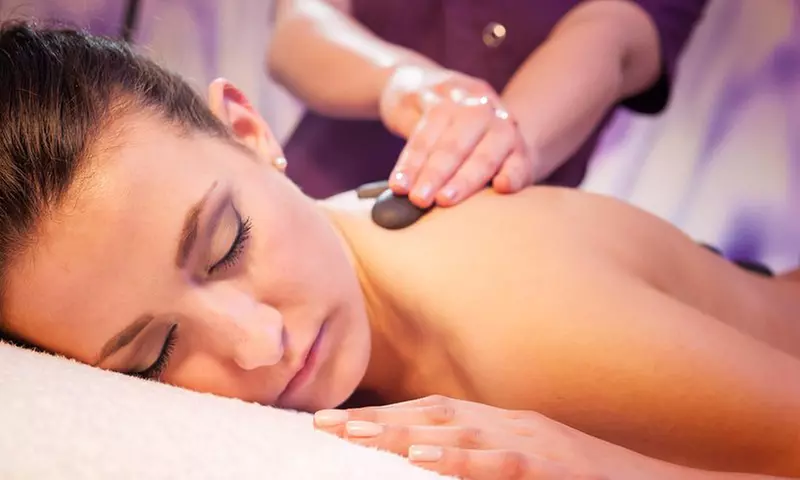 Spa-Tag in Köln: Aroma-Öl Massage, Frühstück & "Vital Spa" Tages-Eintritt für Zwei im Dorint An der Messe Köln - Second Medium