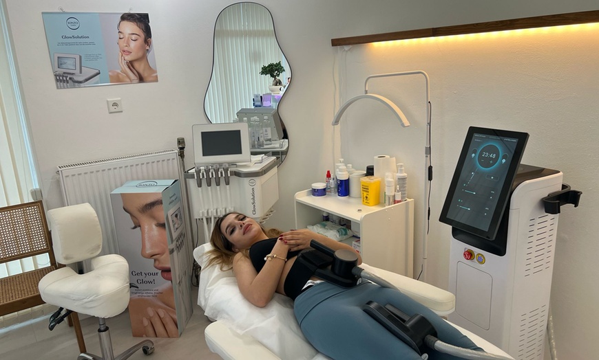 Image 3: Bis zu 42% Rabatt auf den EMS (elektrische Muskelstimulation) bei Esthétique de paris