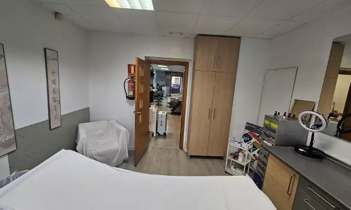 Extensiones de pestañas, efecto volumen o natural y cejas definidas